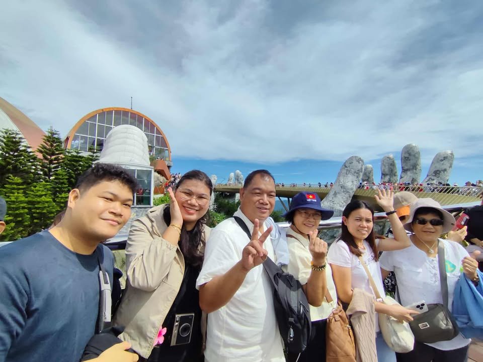 Group selfie on an Astrokidd tour