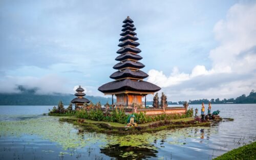 Pura Ulun Danu Beratan temple on Lake Beratan – Discover Bali Tour