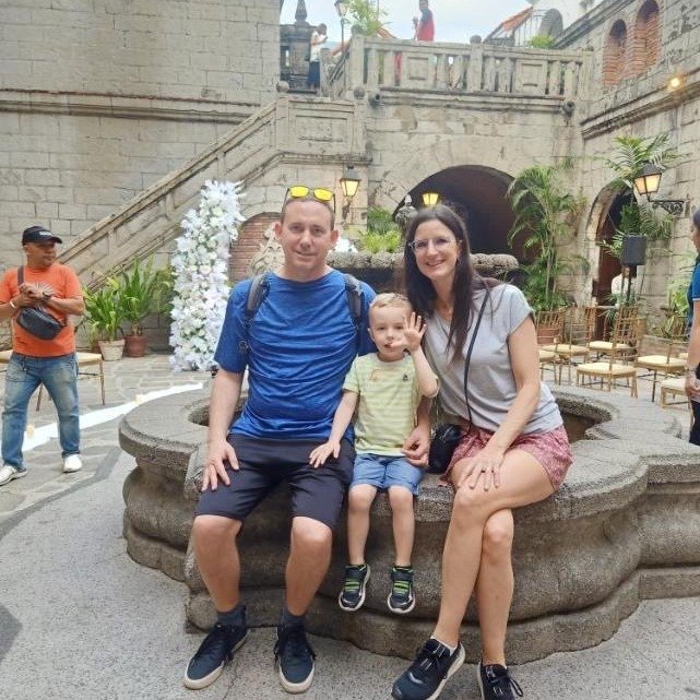 Visiting family on a Manila heritage tour